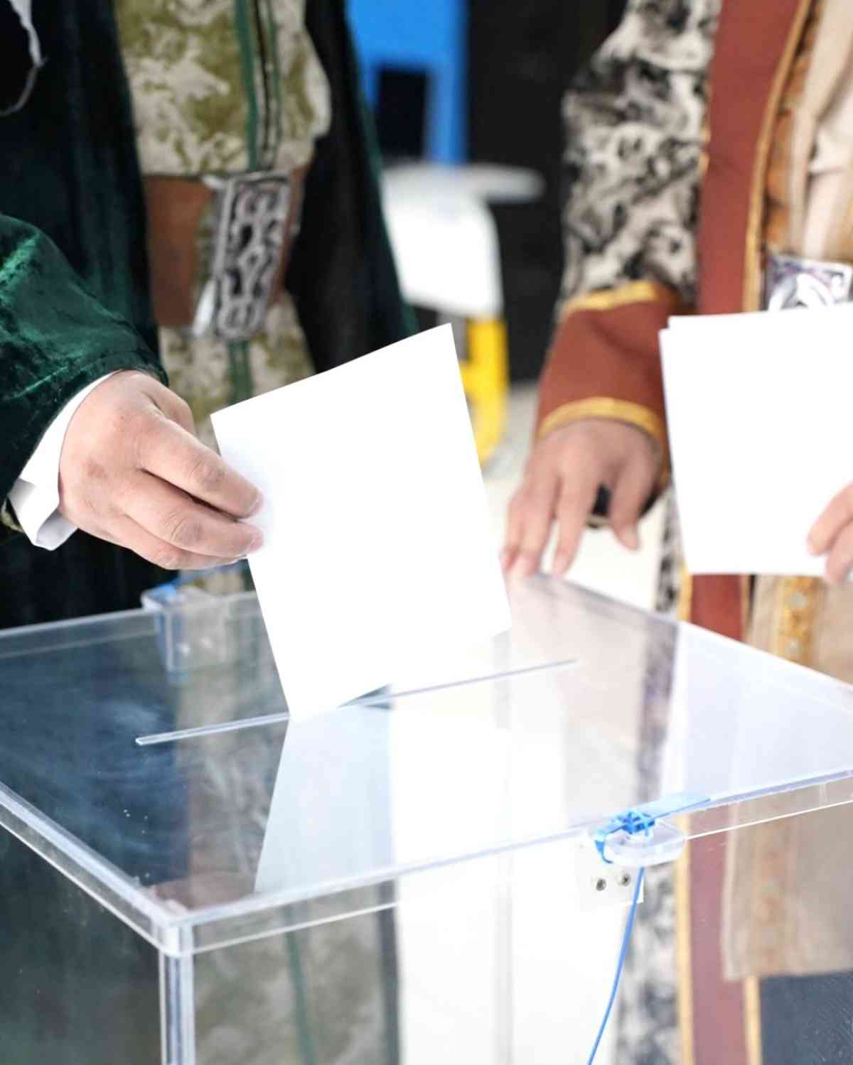 Қазақтың үш ханы дауыс беруге келді