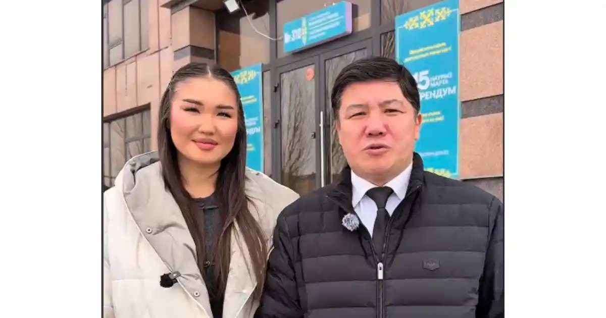 Танымал әзілкеш қызымен бірге дауыс берді