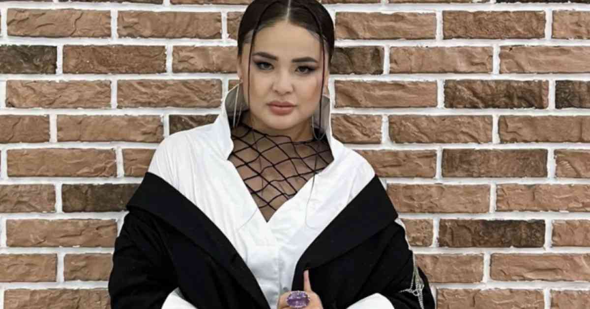 Мөлдір Мұқанова құрбысы көлік сыйлап, қуанышқа бөледі