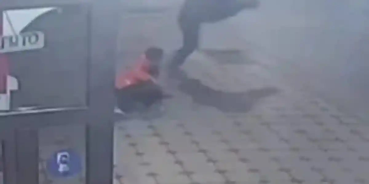 Алматыда біреу жасөспірімге шабуыл жасп, гитарасын тартып алған