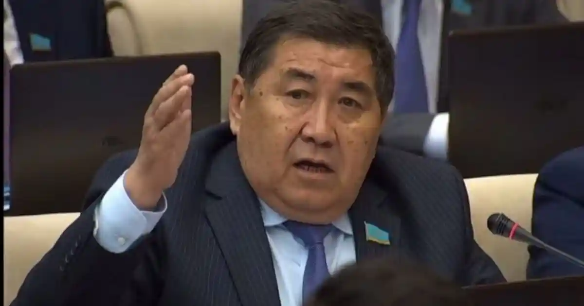 Дүмше догманы тықпалаған қарабайыр діндарлар біздің ұлттық ұстанымды ірітіп жатыр – Ермұрат Бапи