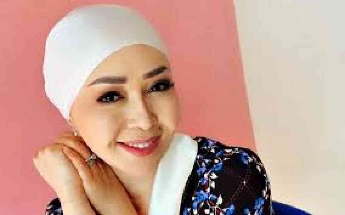 "Шынында жасы отыздан аспаған"": айтыскер ақын Айнұр Тұрсынбаева сөз тағдырға әсер ететінін айтты