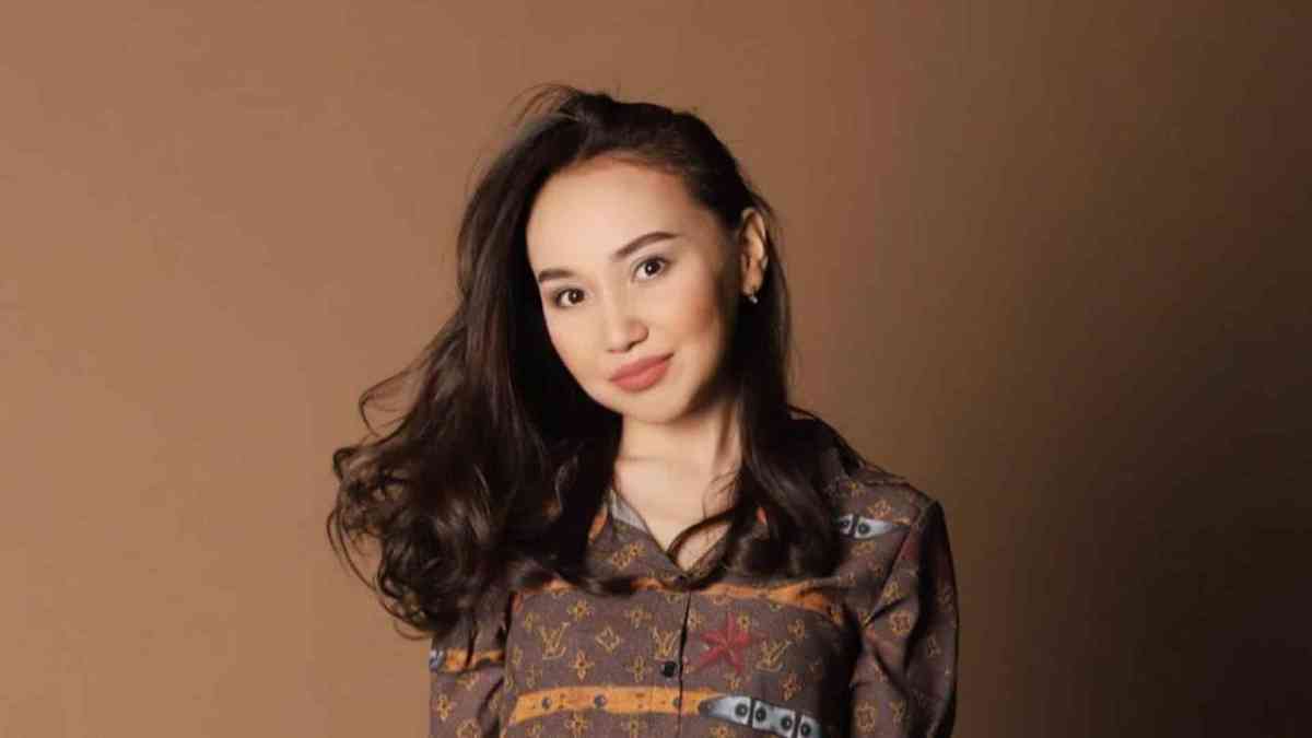 Перизат Қайрат колонияда қызметтік бөлмелерді тазалау жұмыстарын атқарады