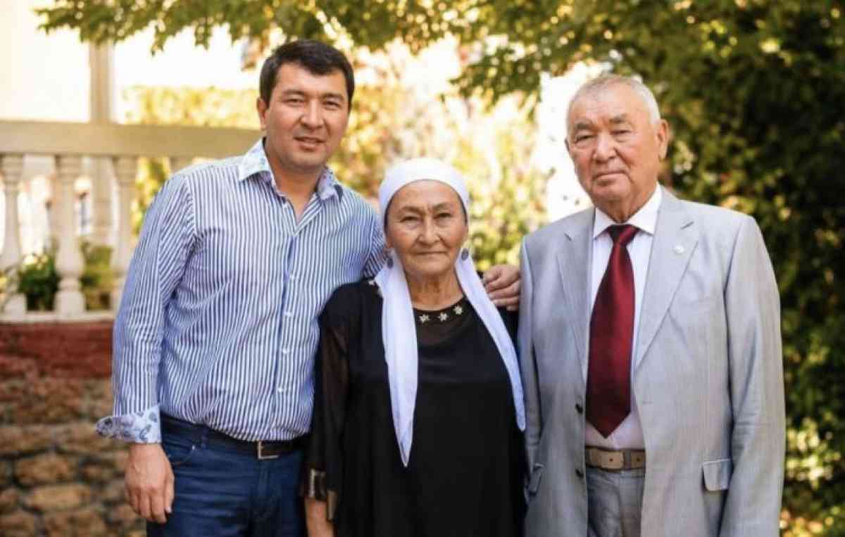 Динара Сәтжанның күйеуі қиын кезеңдерді өткергенін айтты