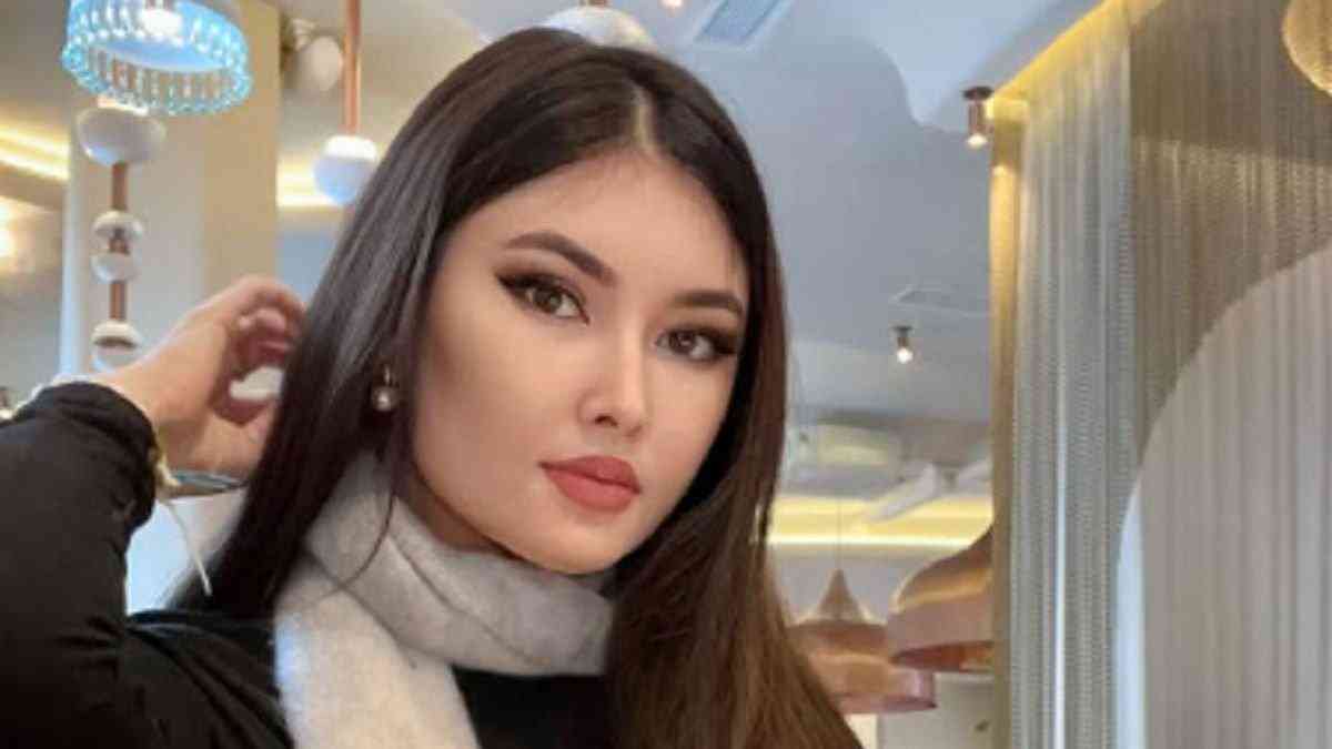 Аутизмі бар балалардың ата-анасына тіл тигізген блогердің басы тағы дауға қалды