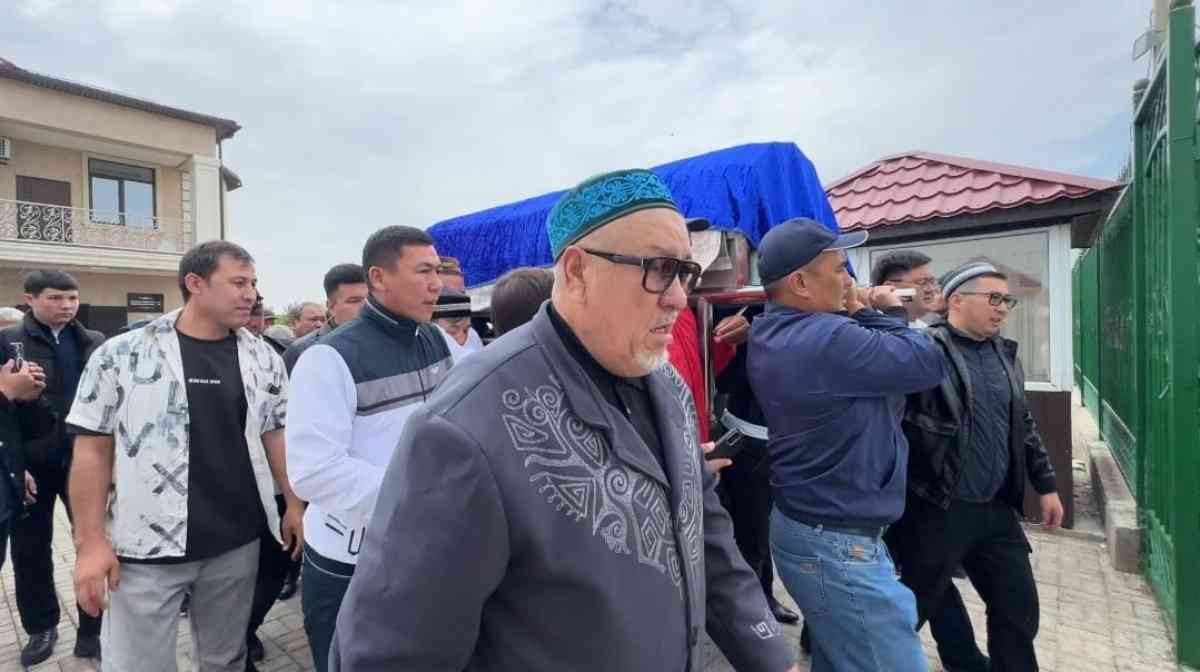 Көрнекті ақын Мұхтар Шахановтың сүйегі жер қойнына тапсырылды