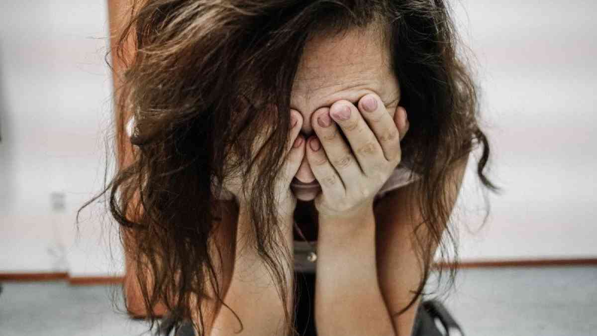 Терезеден үйге басып кіріп, жалғызбасты әйелді аяусыз ұрған