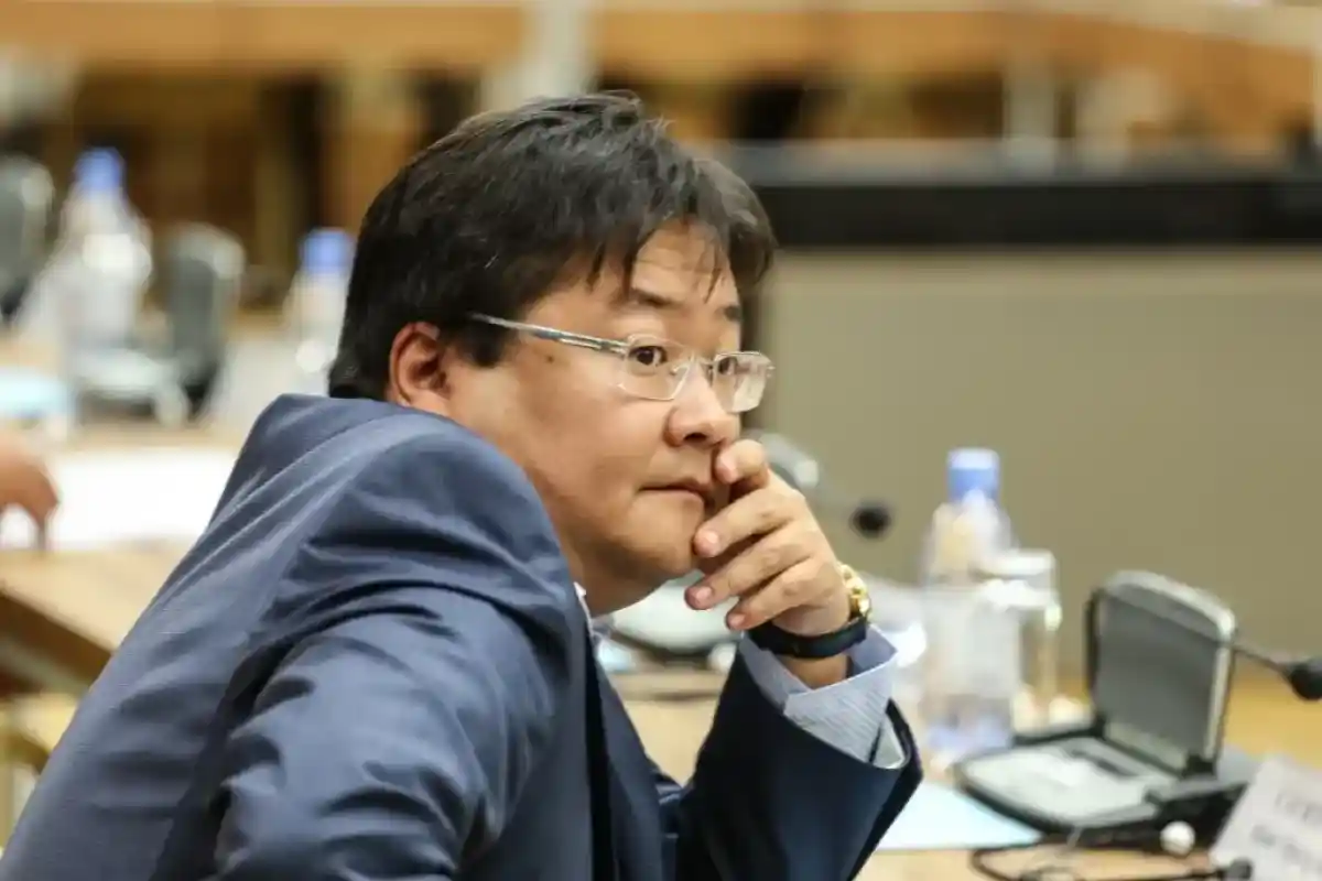 Айдос САРЫМ: Бір депутатқа 195 млн теңге аз