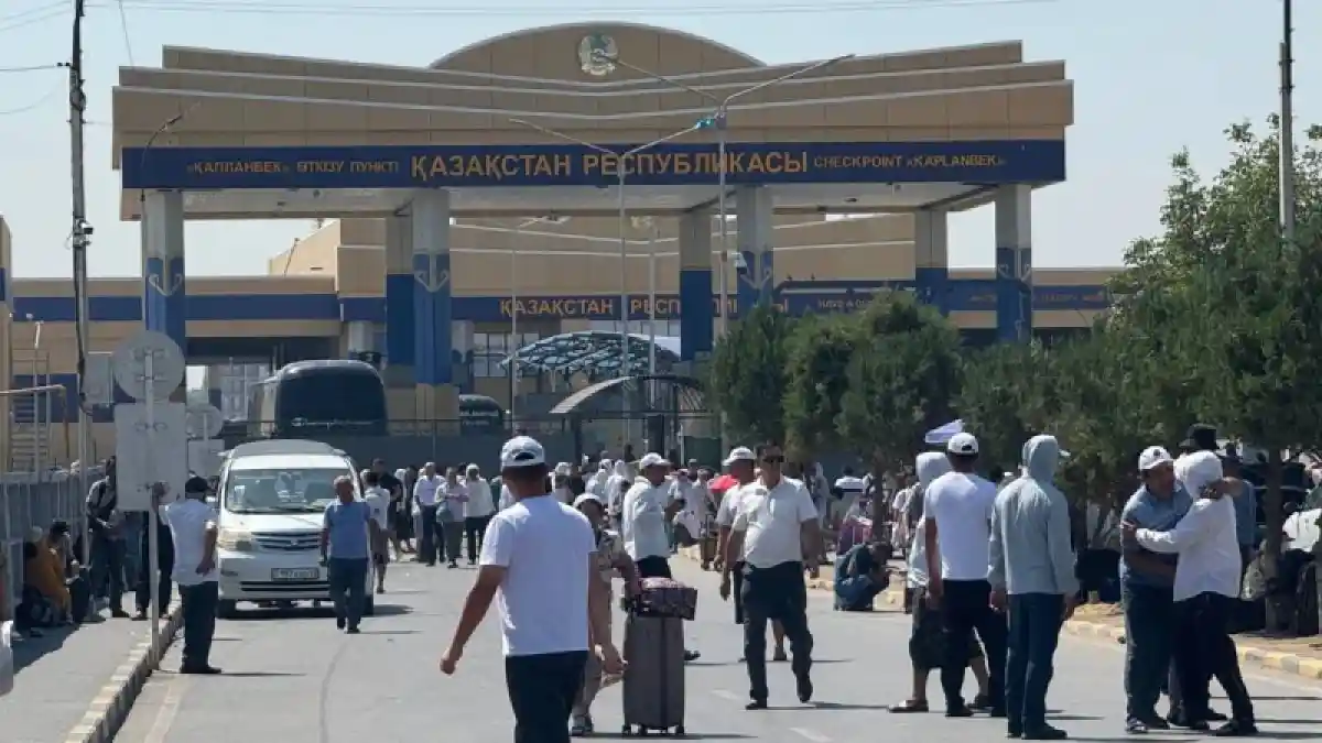 Қазақстан мен Өзбекстан шекарасында адам кептелісі туындаған