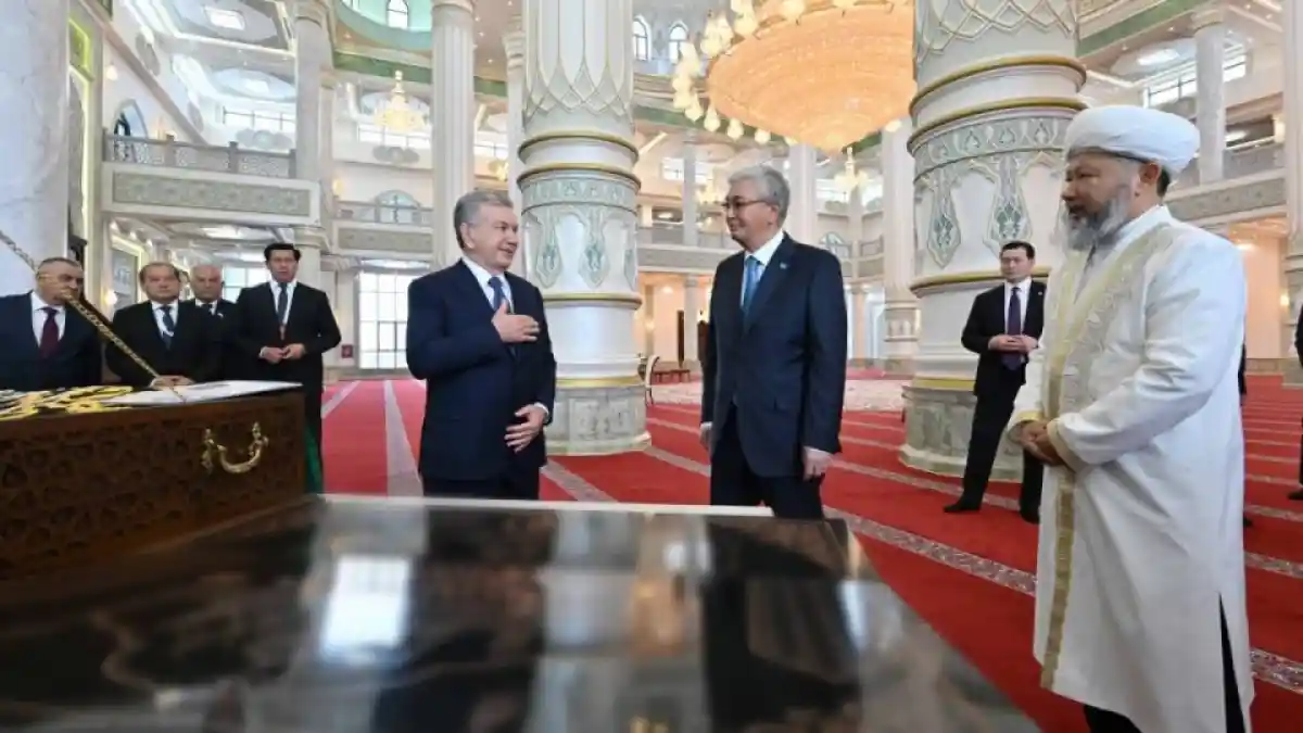 Мемлекет басшысы Өзбекстан президентімен бірге Түркістандағы жаңа мешітті көрді