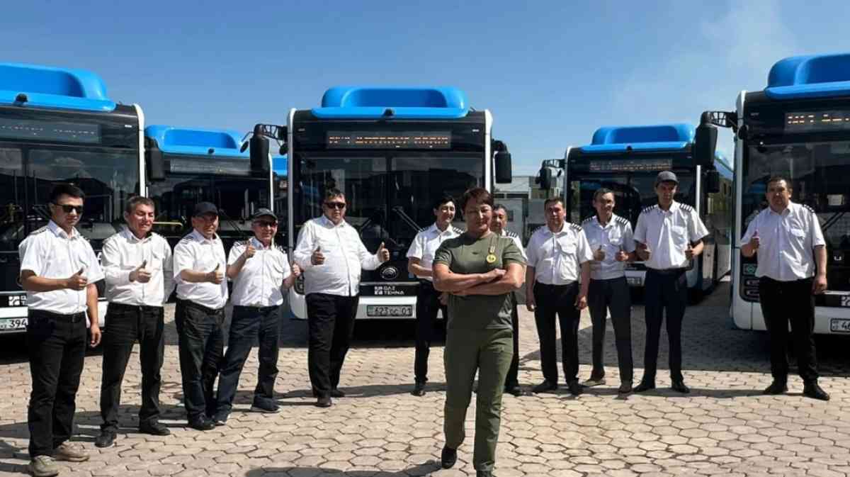 Астаналық мұғалім 13,5 тонналық автобусты тартып, әлемдік рекорд жаңартты