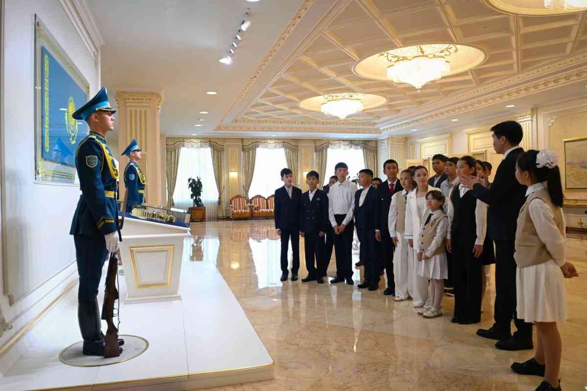 Балалар күні: Қазақстан оқушылары Ақордамен танысты