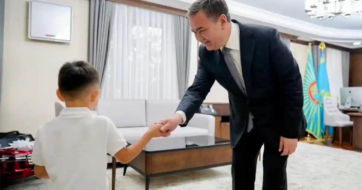 Үш жасар Әміреге Президенттің алғыс хатын табыстады