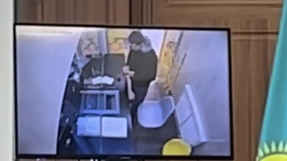 Сәрсемалиевтң ломбардқа алтын өткізген видеосы көрсетілді