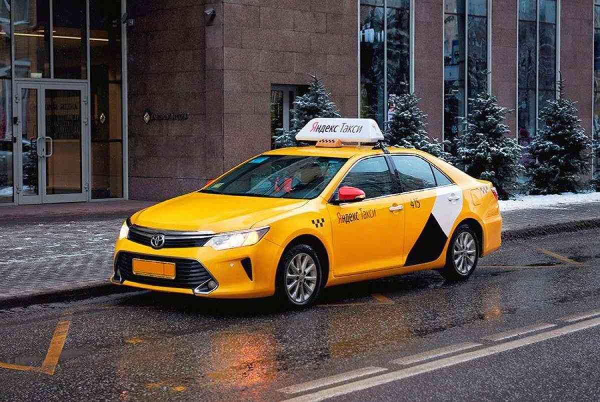 Алматы тұрғыны Yandex такси жүргізушісі қол жүгірткенін айтты
