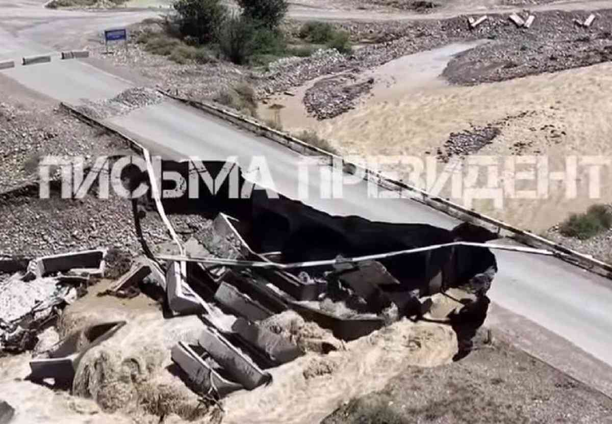 Алматы облысында көпірді су шайып кеткен