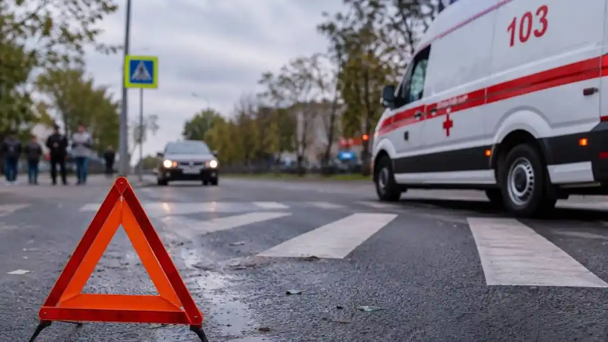 Павлодар қаласында жедел жәрдем көлігі жаяу жүргіншіні қағып кетті