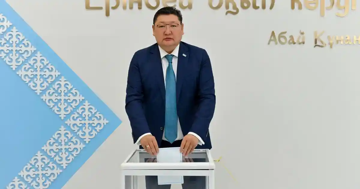 Абай облысының әкімі Берік Уәли Құрылтай сайлауына дауыс берді