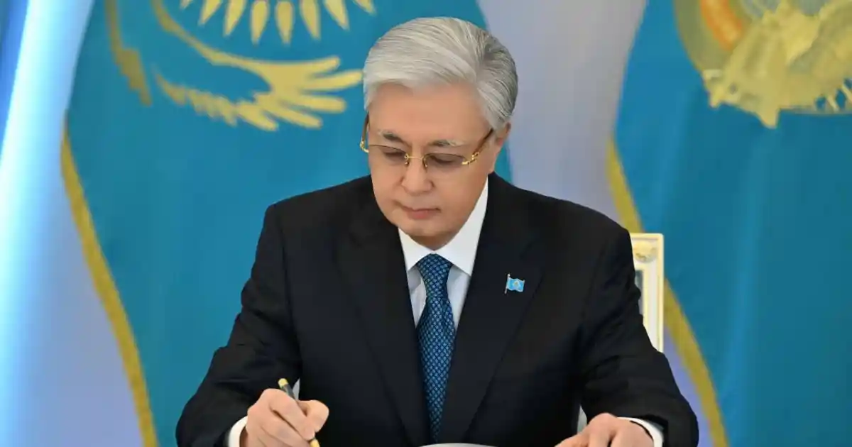 Президент Құрылтайдың бірінші сессиясын шақыру туралы Жарлыққа қол қойды