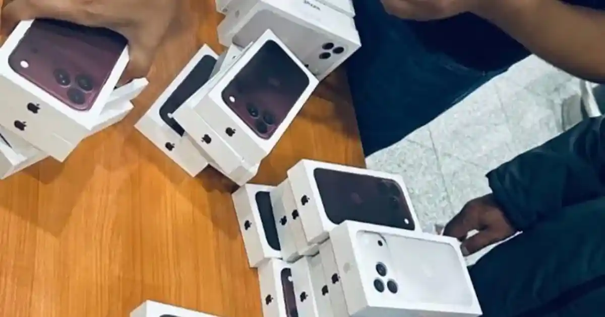 Астана әуежайында  iPhone 18 смартфонын заңсыз әкелгендер ұсталды