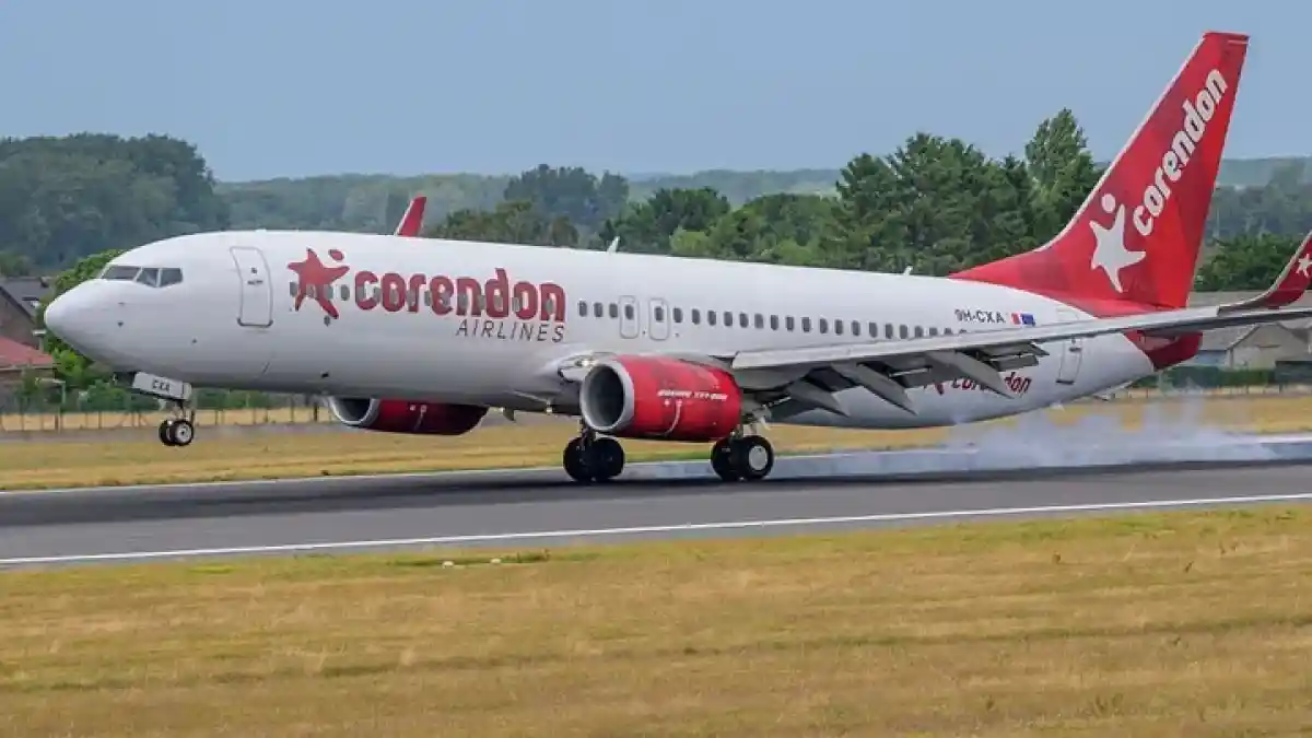 Германиядағы әуежайда Boeing 737 ұшағы өрт сөндіру көлігімен соқтығысты