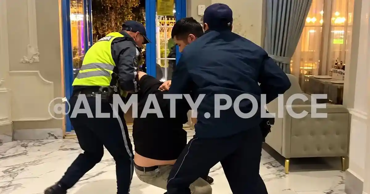 Алматыда  ойын-сауық орталығында екі әйелдің жанжалы төбелеске ұласқан